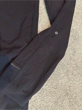 Vintage lululemon athletica women’s  Black joggers with reflective ankle stripe